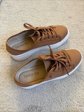 Beira Rio Women's Tan Canvas Lace-Up Platform Sneakers 7.5
